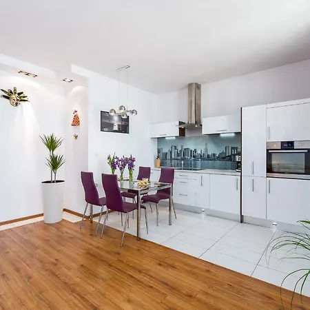 Spring Old Town Apartment *